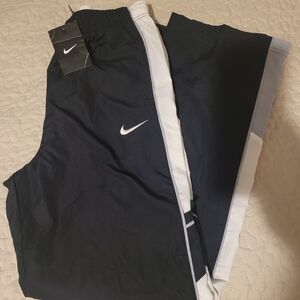 Nike Teen Boy Black and White Athletic Pants Sixe XL NWT